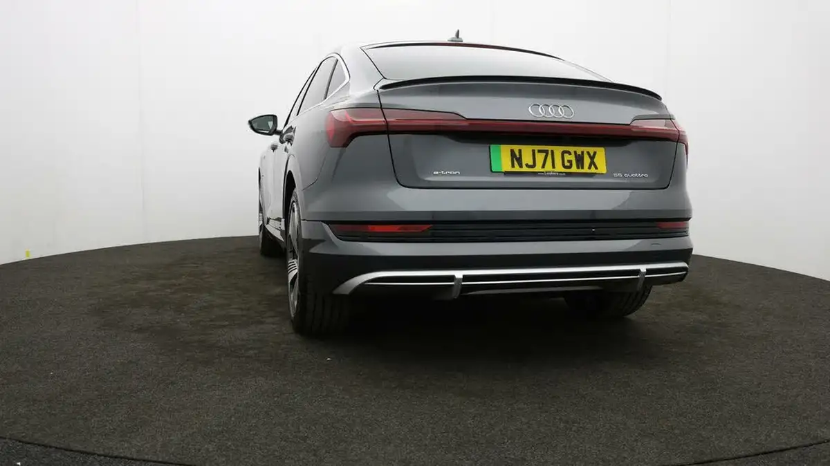 2021-audi-e-tron-55e-s-line-sportback-big-23
