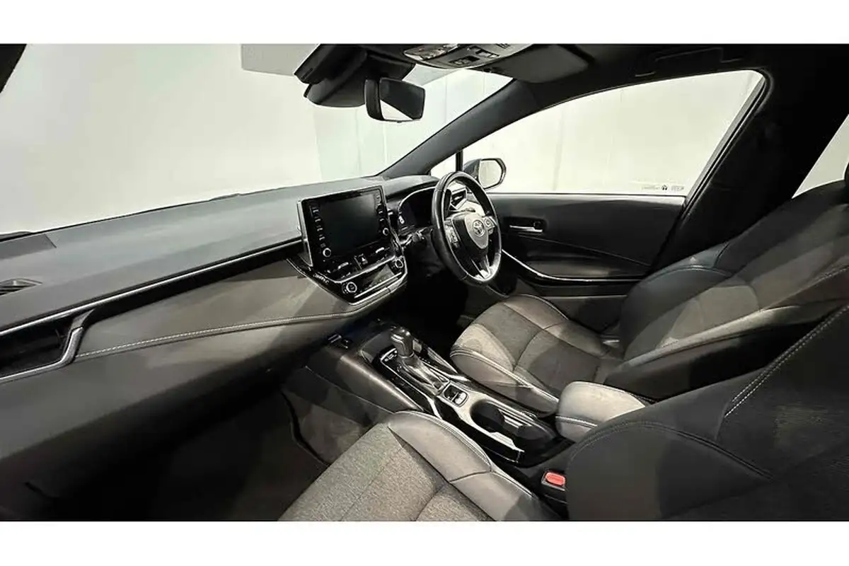 2021-toyota-corolla-18-vvt-i-design-trk-touring-sports-5d-big-42