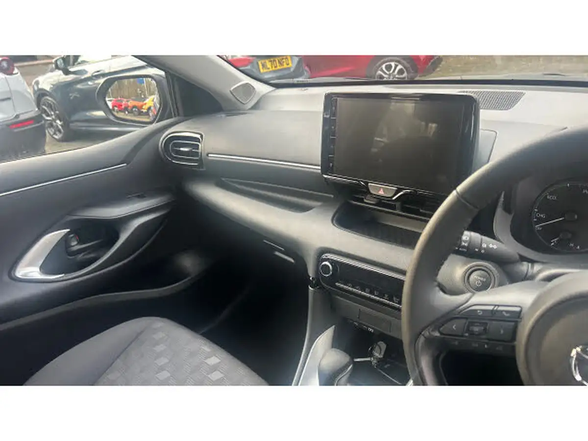 2025-mazda-mazda2-15-exclusive-line-big-13
