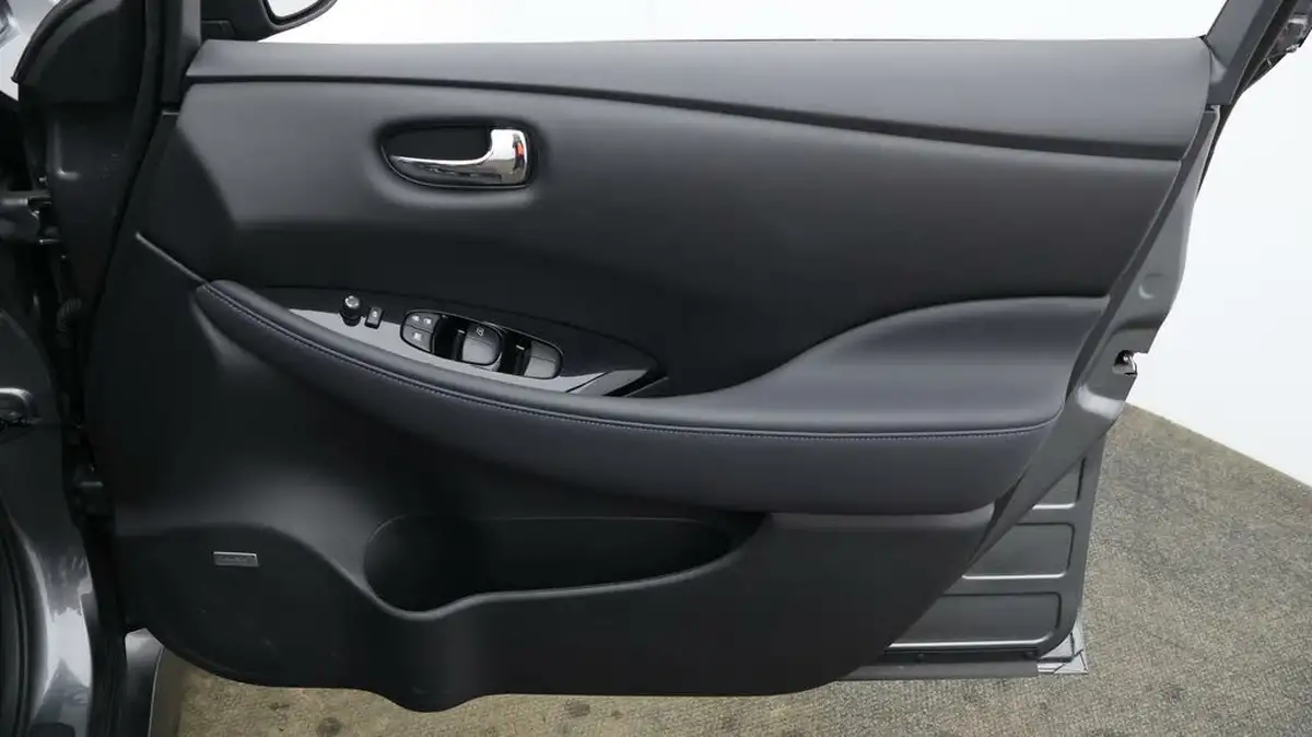 2021-nissan-leaf-e-tekna-big-14