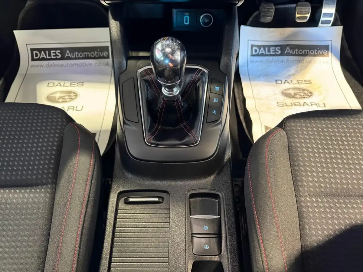 2019-ford-focus-15t-st-line-hatchback-big-16