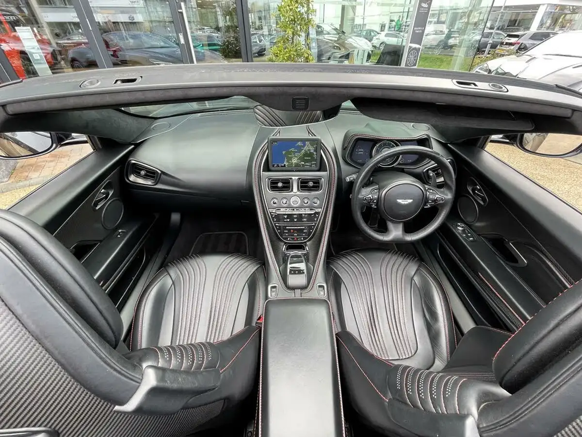 2019-aston-martin-db11-40-v8-big-2