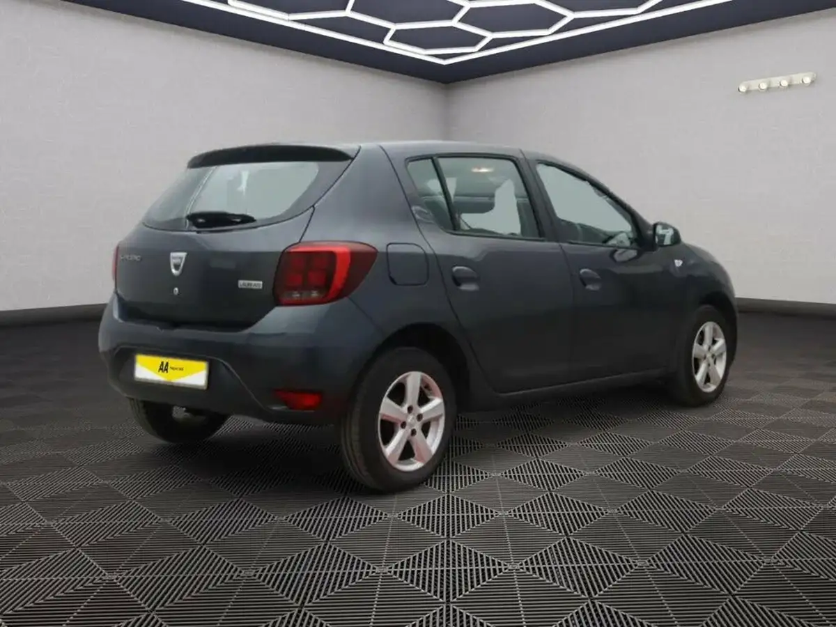 2017-dacia-sandero-15dci-laureate-big-4