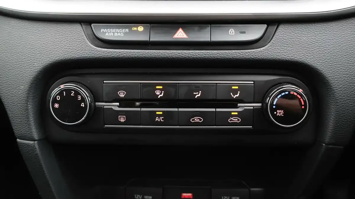 2022-kia-ceed-10-t-gdi-2-sportswagon-big-12