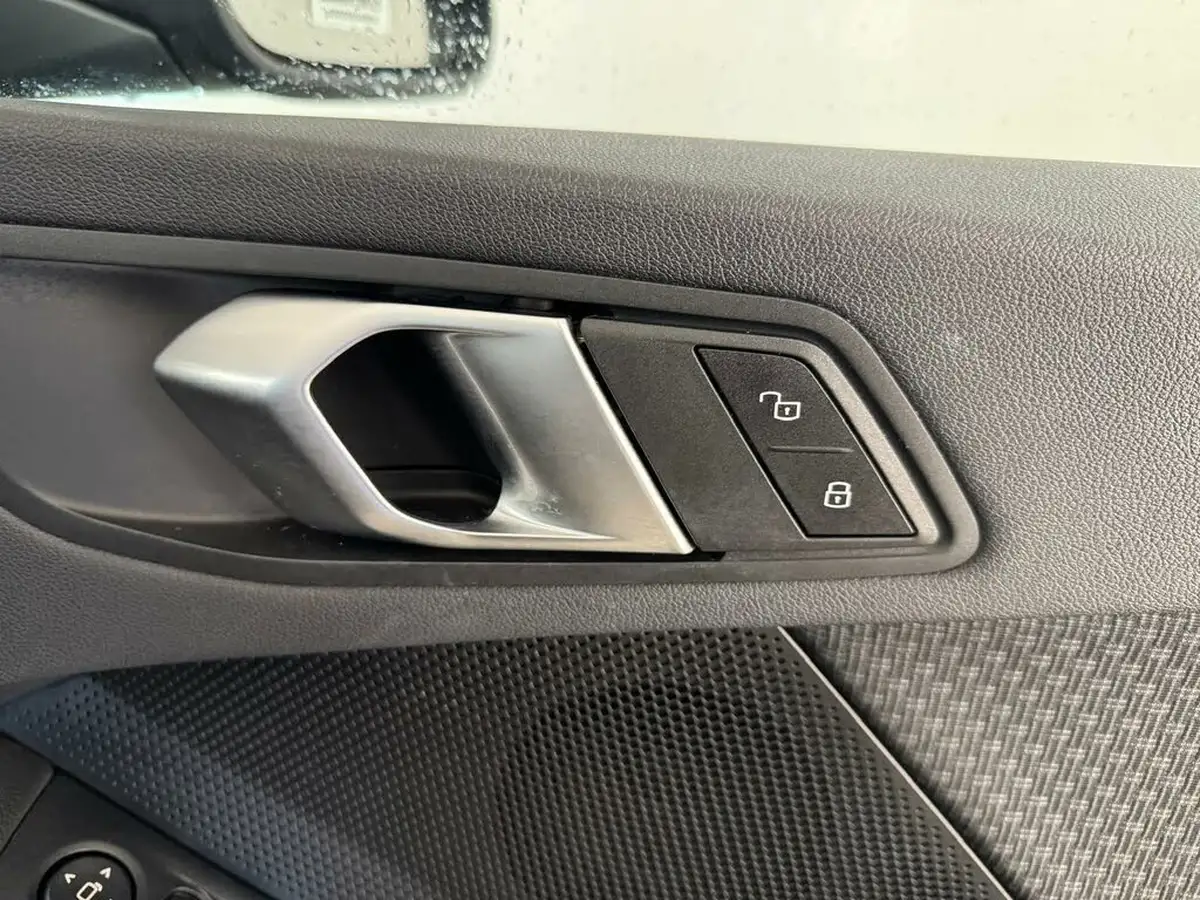 2023-bmw-1-series-15-118i-se-big-18