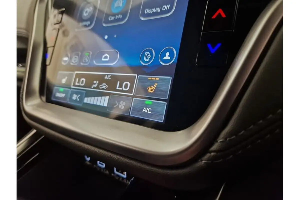 2024-subaru-outback-25i-field-big-9