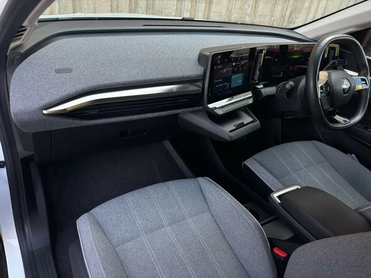 2022-renault-megane-e-tech-e-equilibre-big-9