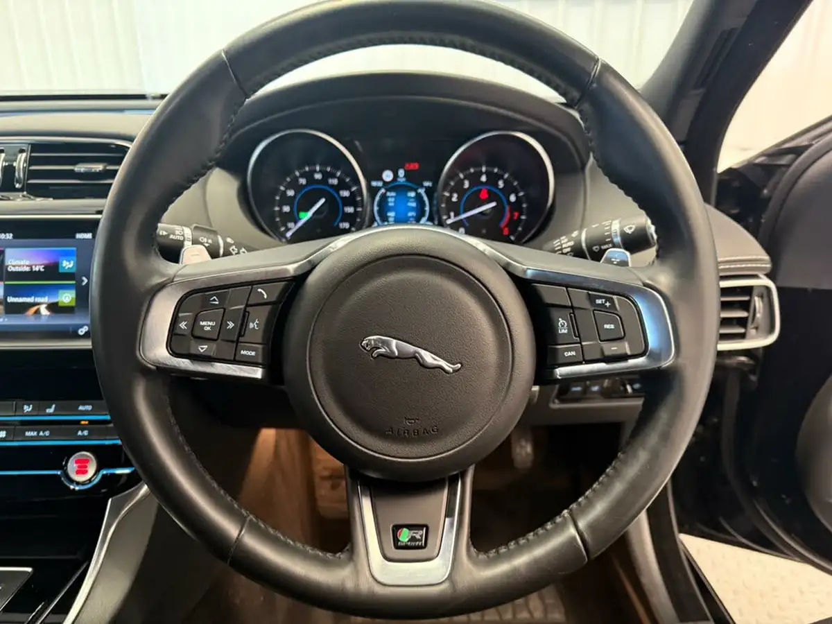 2018-jaguar-xe-20i-r-sport-200ps-1999cc-big-18