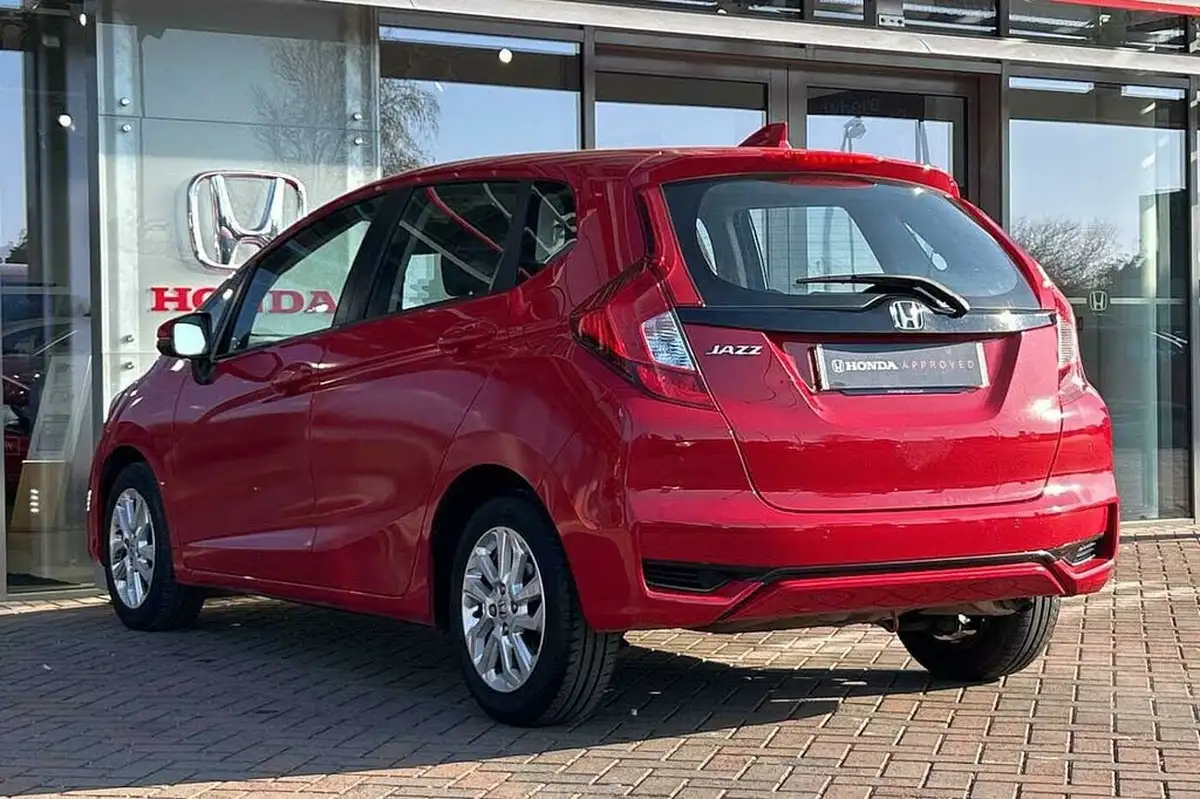 2018-honda-jazz-13-i-vtec-se-cvt-big-2