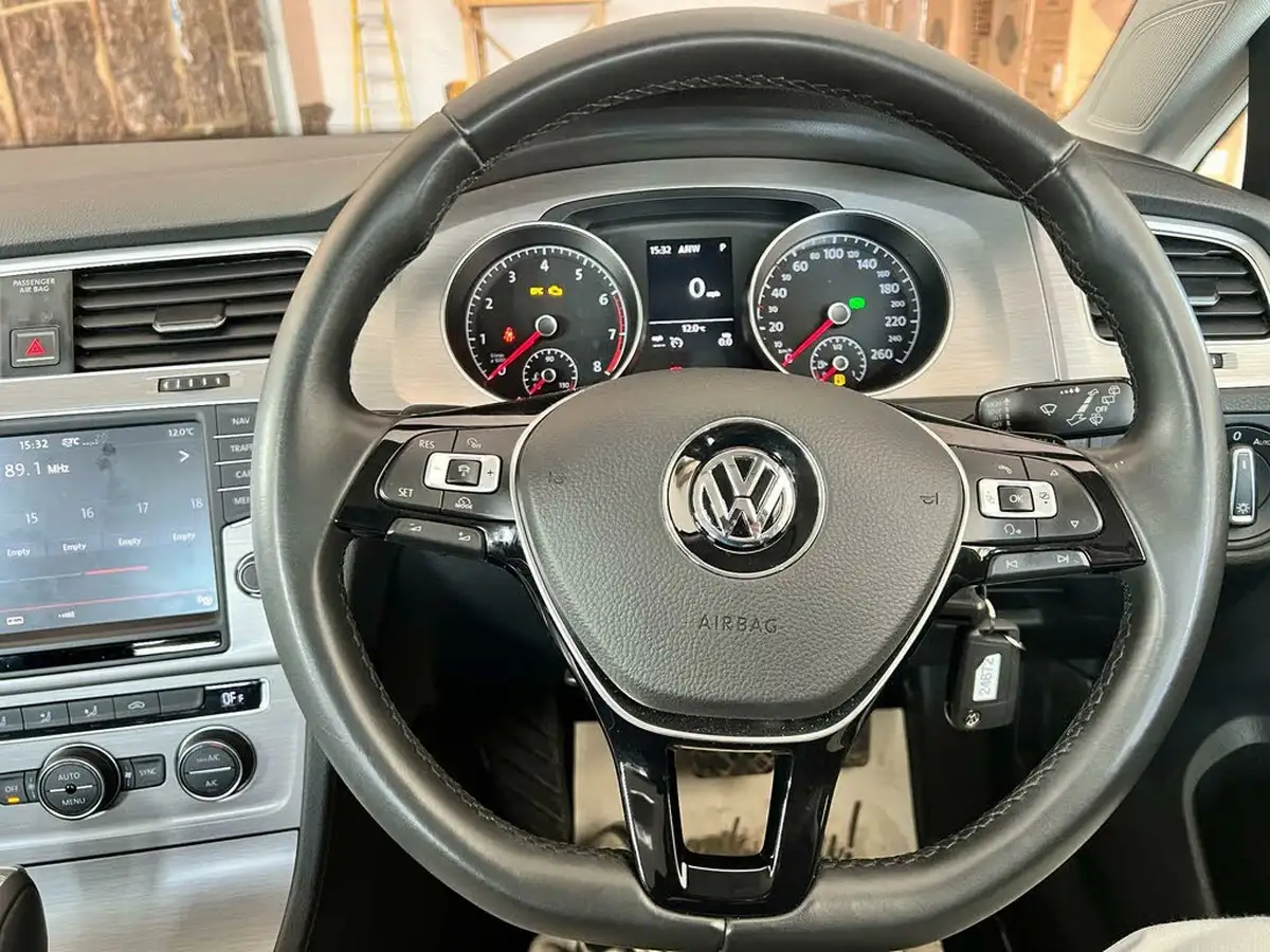 2016-volkswagen-golf-big-12