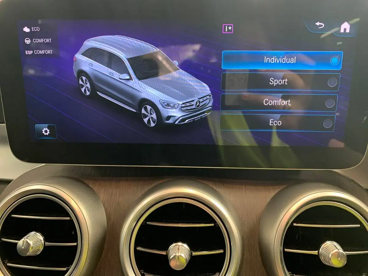 2020-mercedes-benz-glc-class-20d-glc220d-amg-line-station-wagon-5d-4matic-plus-big-18