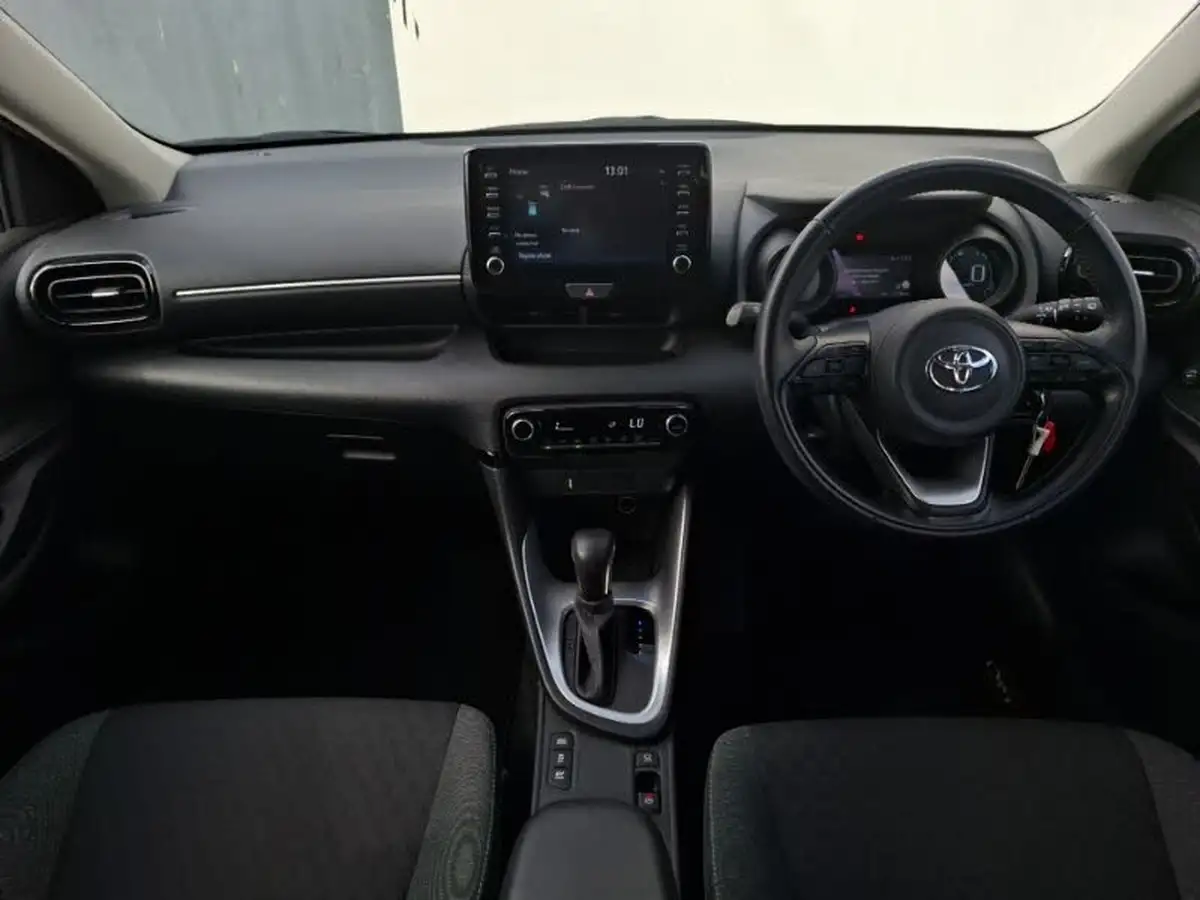 2021-toyota-yaris-15-vvt-i-design-big-2