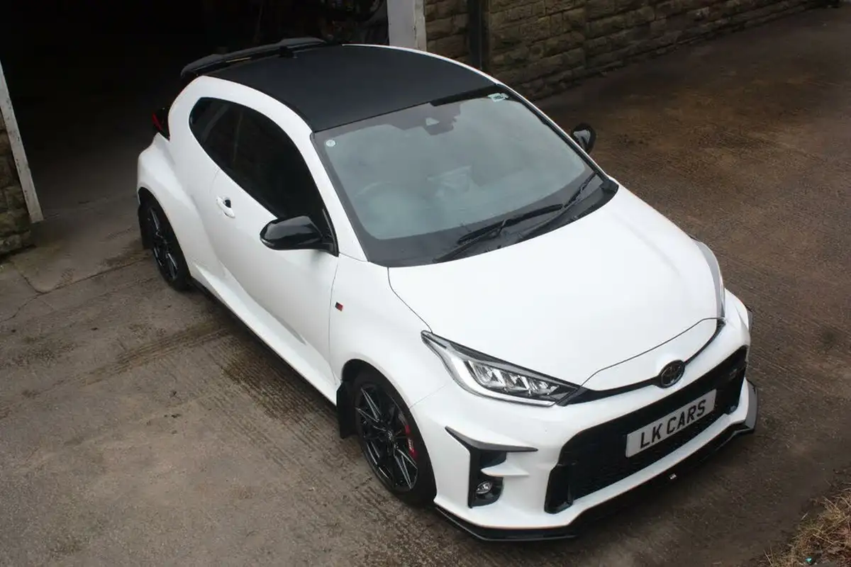 2021-toyota-yaris-16-gr-circuit-pack-big-8
