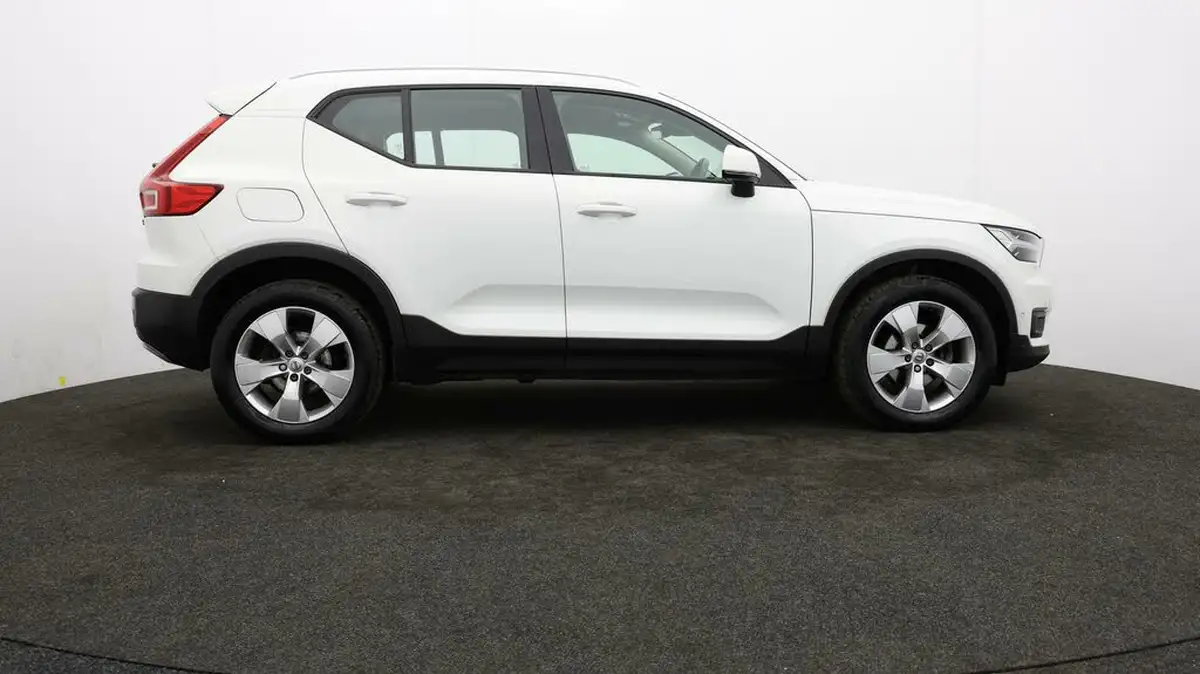 2018-volvo-xc40-20td-d3-momentum-pro-geartronic-big-31