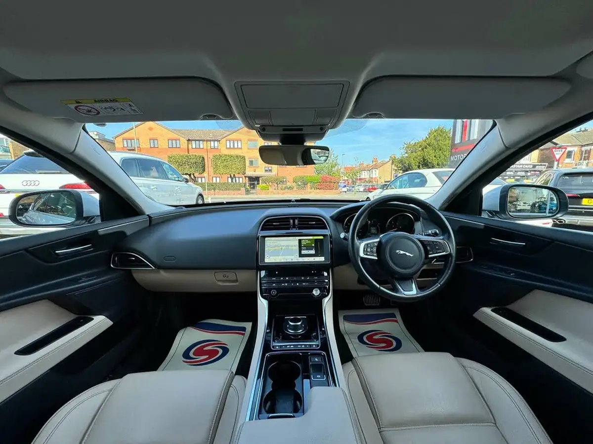 2018-jaguar-xe-20i-prestige-200ps-1997cc-big-15