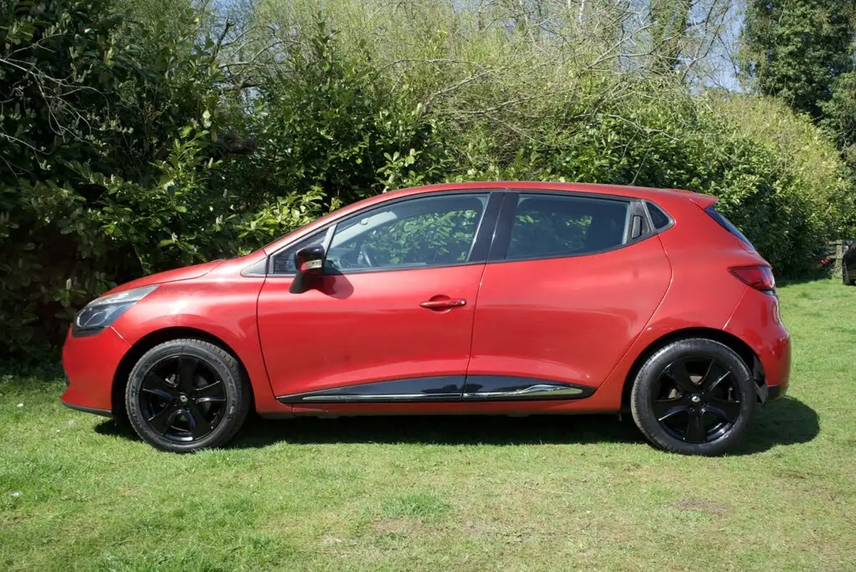 2015-renault-clio-12-dynamique-nav-big-11