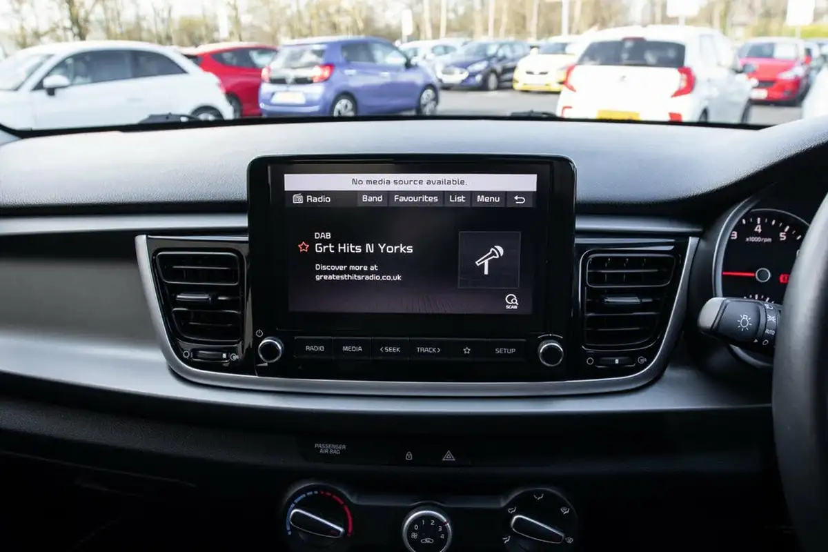 2021-kia-rio-10-t-gdi-2-dct-big-22