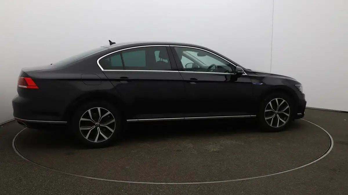 2021-volkswagen-passat-14-tsi-gte-saloon-4d-big-42