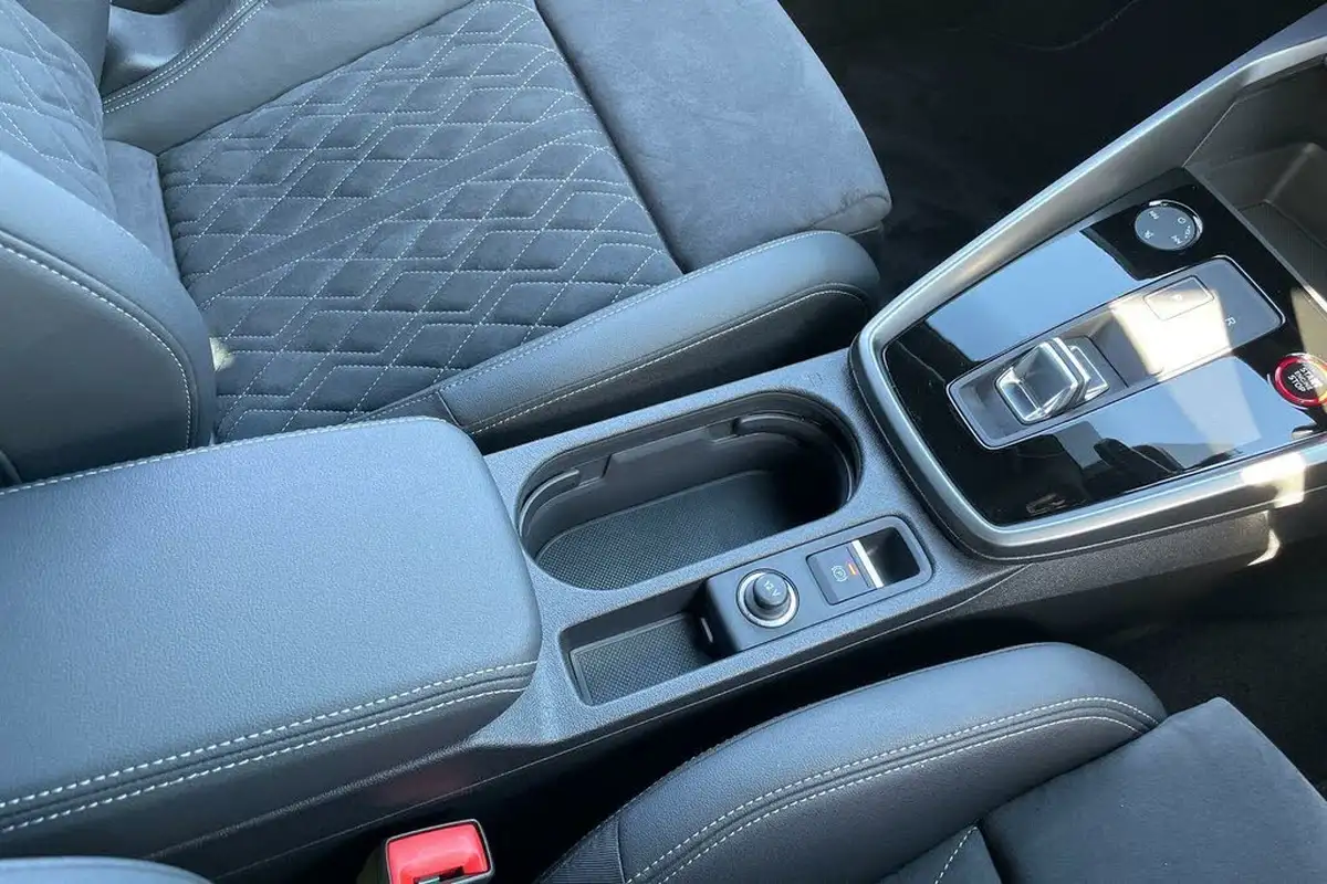 2022-audi-s3-20-tfsi-sportback-5d-big-40
