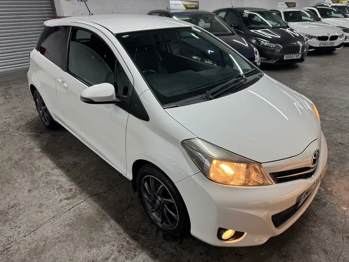 2012-toyota-yaris-133-trend-3d-big-51