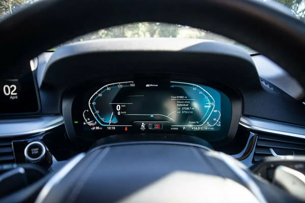 2022-bmw-5-series-20-530e-se-saloon-4d-big-9