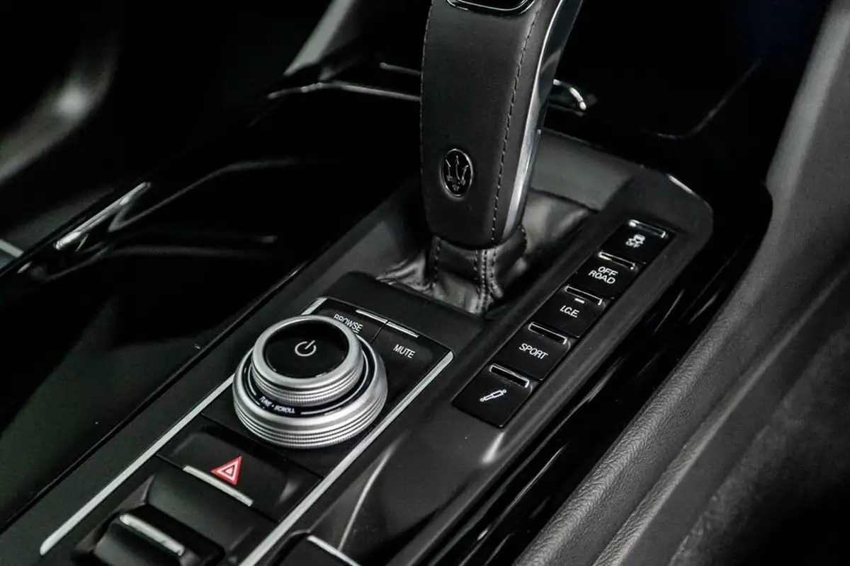 2022-maserati-levante-20-gt-big-37