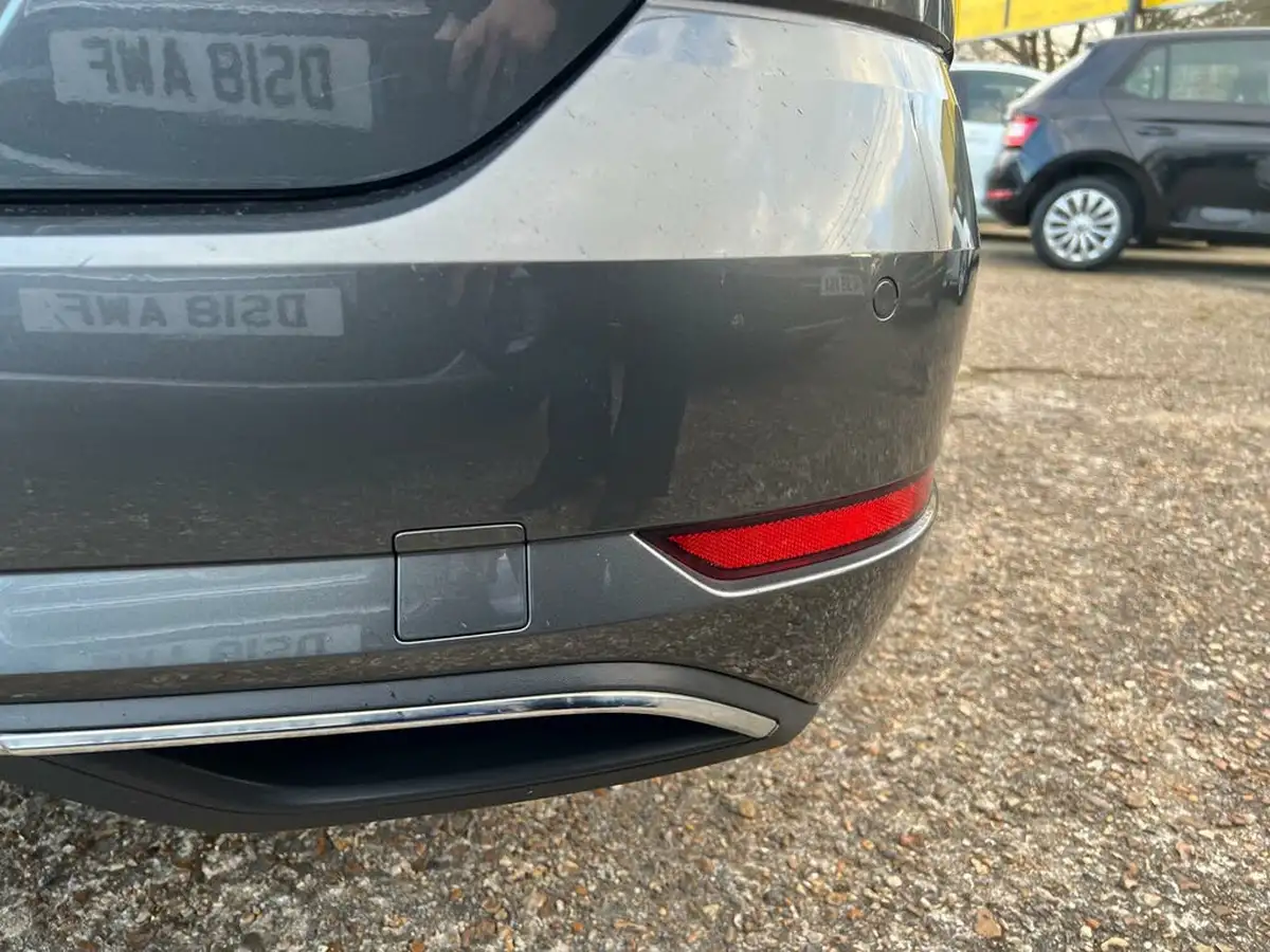2018-volkswagen-golf-14-tsi-se-nav-estate-5d-big-9