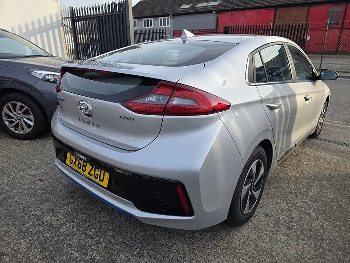 2018-hyundai-ioniq-16-gdi-premium-hybrid-big-6