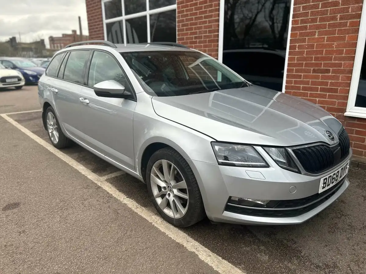 2018-skoda-octavia-20tdi-se-l-estate-dsg-big-3