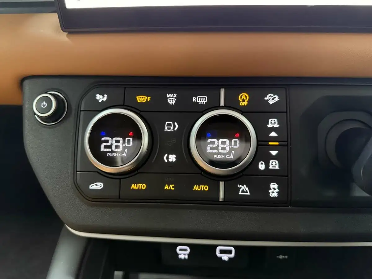 2022-land-rover-90-defender-30-d250-hse-big-59