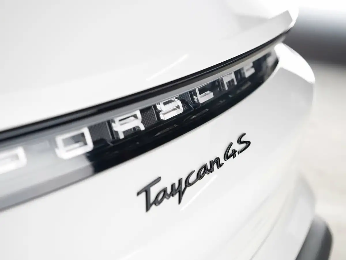 2021-porsche-taycan-e-4s-cross-turismo-awd-big-39