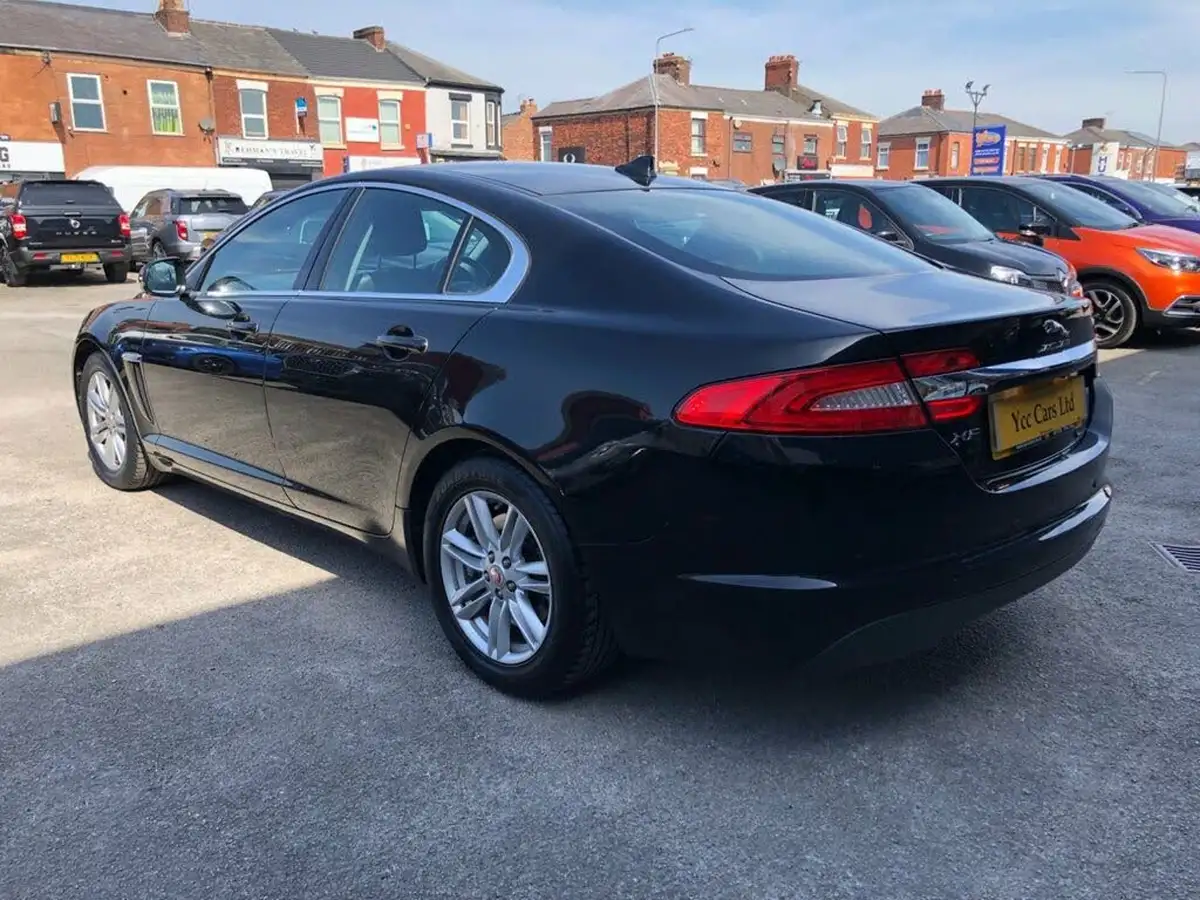 2015-jaguar-xf-22td-luxury-163ps-saloon-4d-big-6