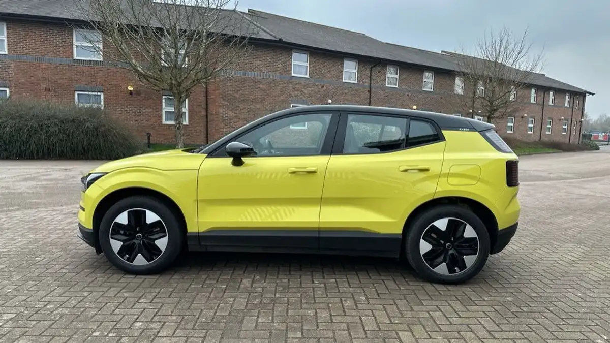 2025-volvo-ex30-e-single-motor-plus-big-7