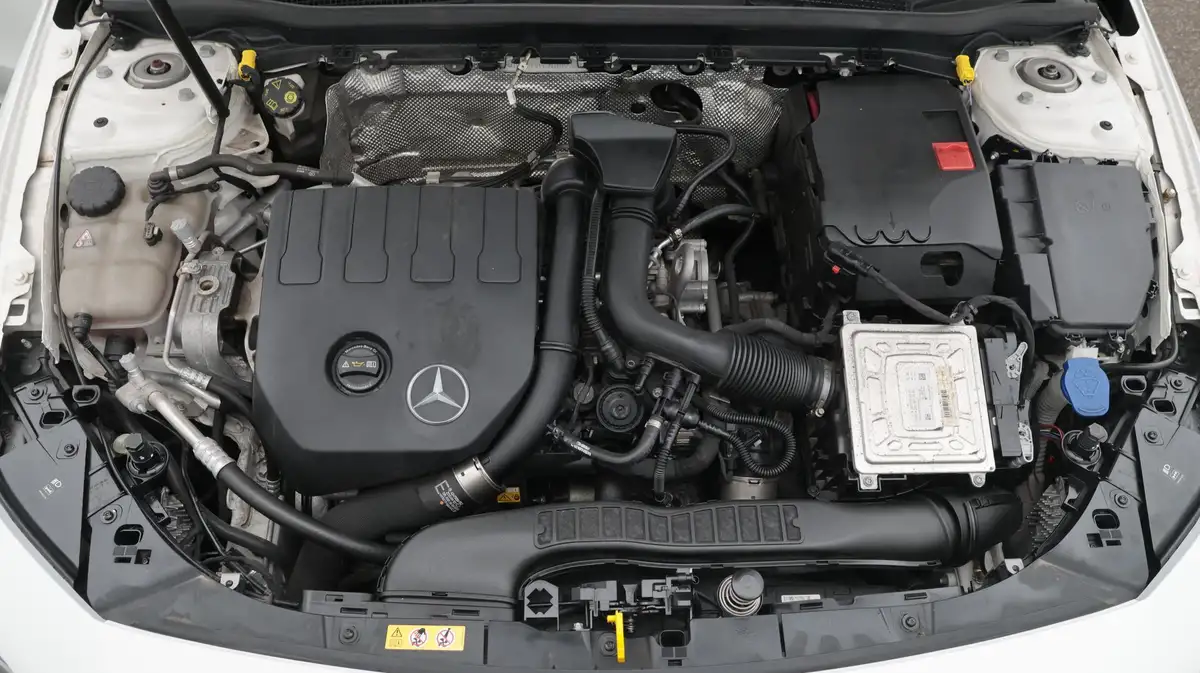 2020-mercedes-benz-cla-13-cla-180-amg-line-premium-plus-coupe-4d-big-19