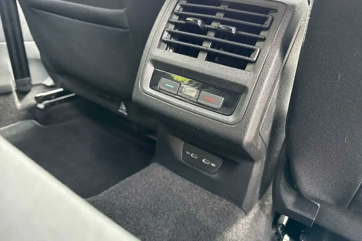 2021-volkswagen-golf-14-tsi-gte-big-23