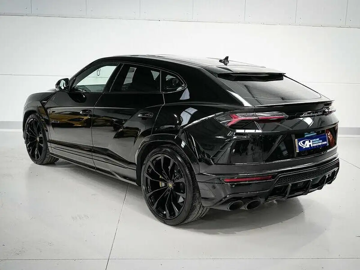 2022-lamborghini-urus-40-no-trim-big-22