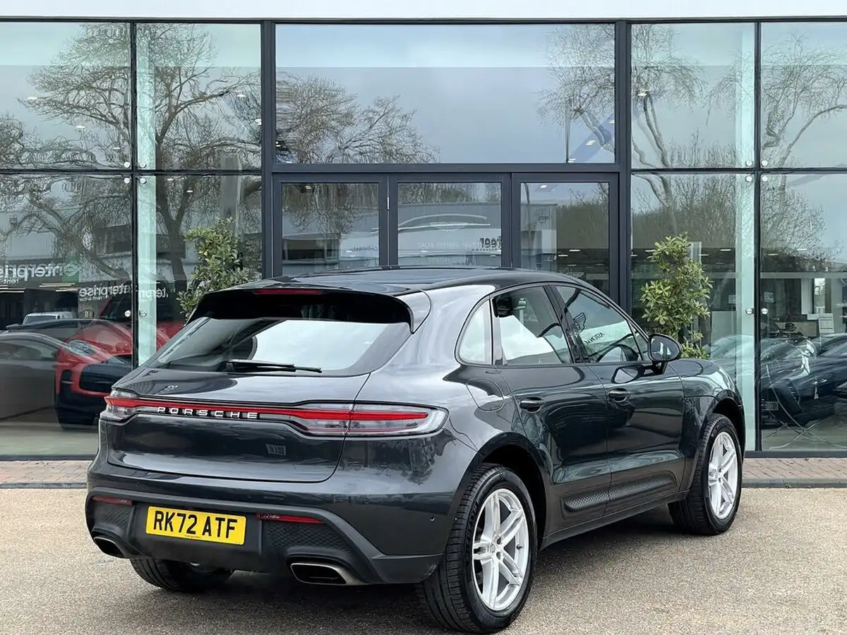 2022-porsche-macan-20-big-19