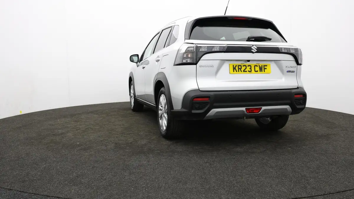 2023-suzuki-s-cross-15-motion-big-71