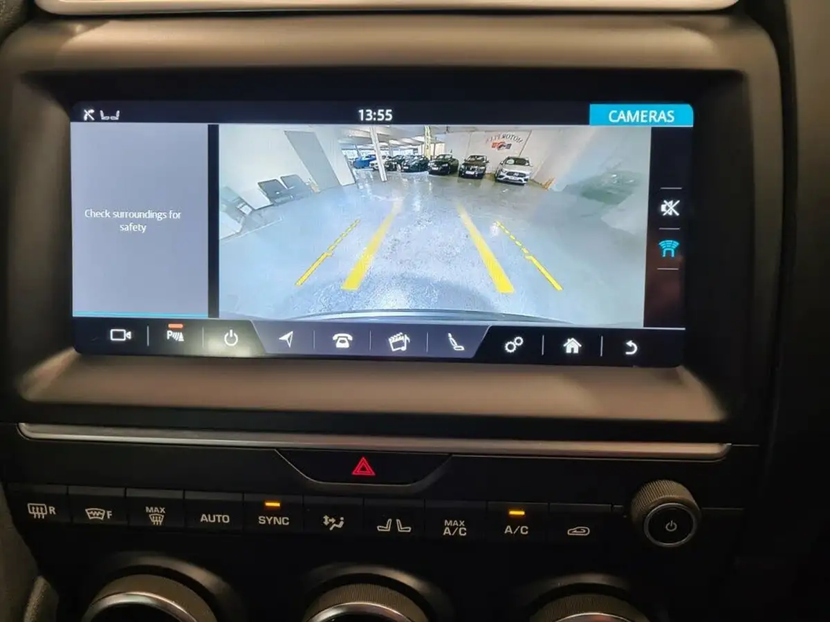 2019-jaguar-e-pace-20-i4d-chequered-flag-180ps-big-6