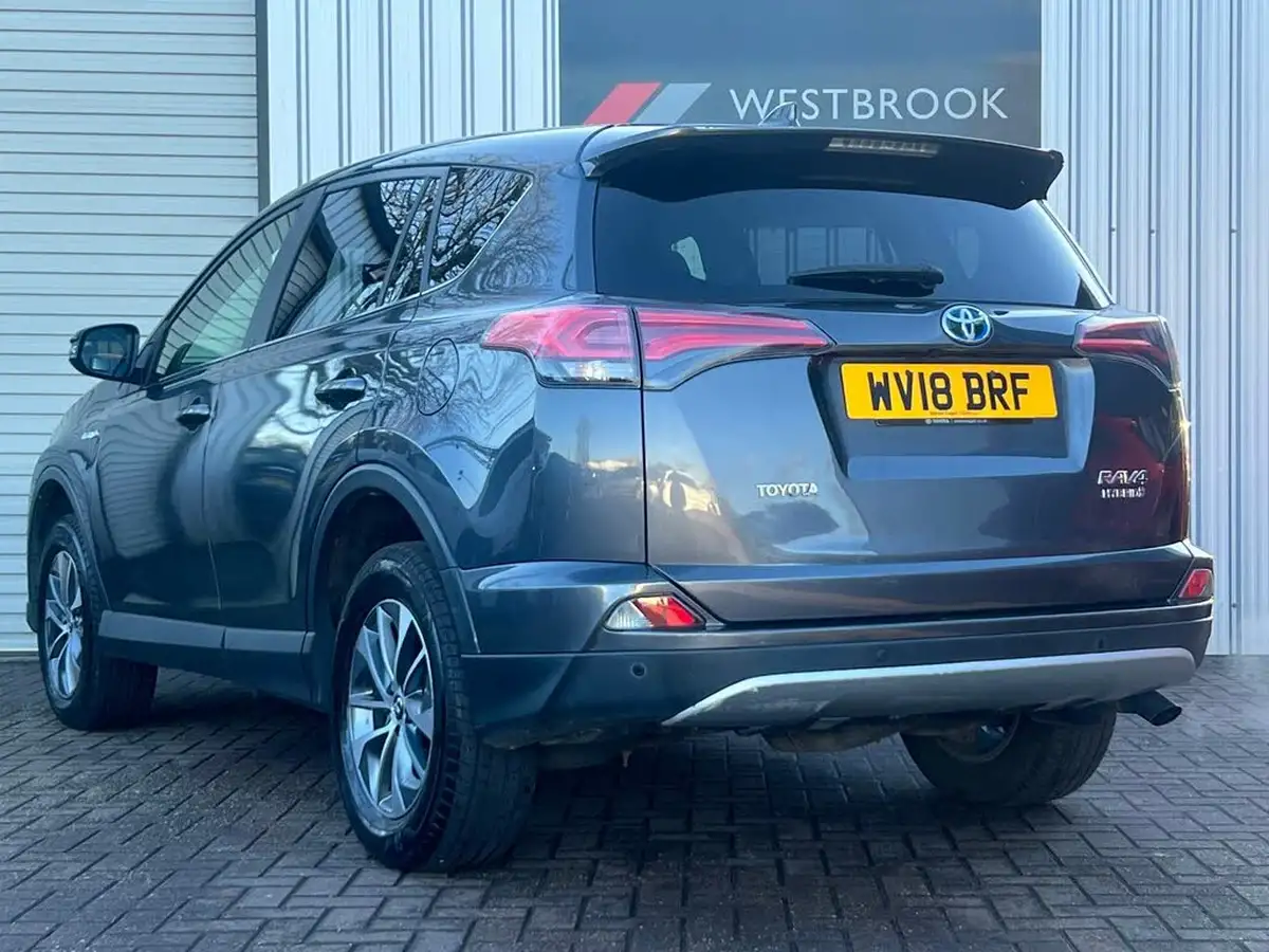 2018-toyota-rav4-25-vvt-i-icon-tech-big-3