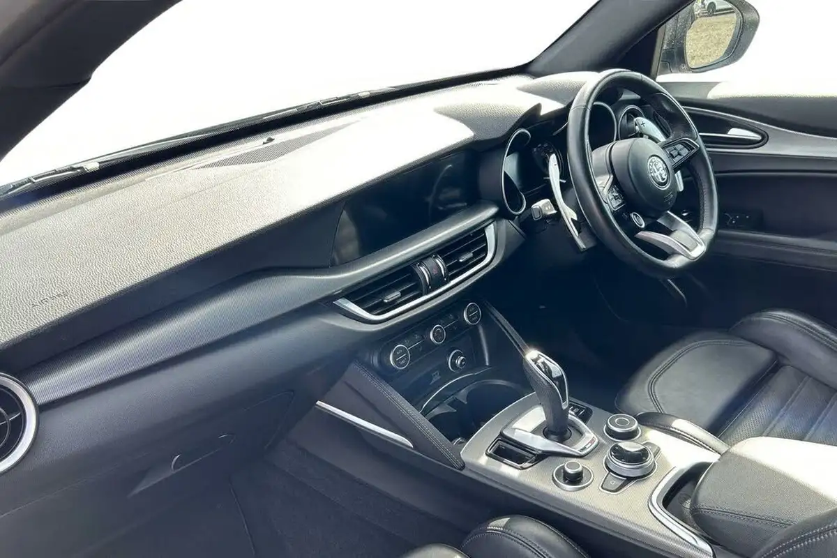 2022-alfa-romeo-stelvio-20-veloce-big-1
