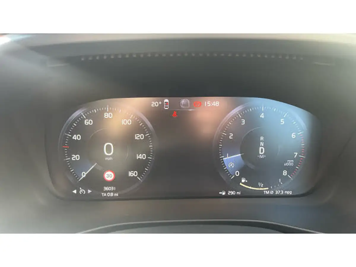2022-volvo-xc40-15-t3-momentum-auto-big-10