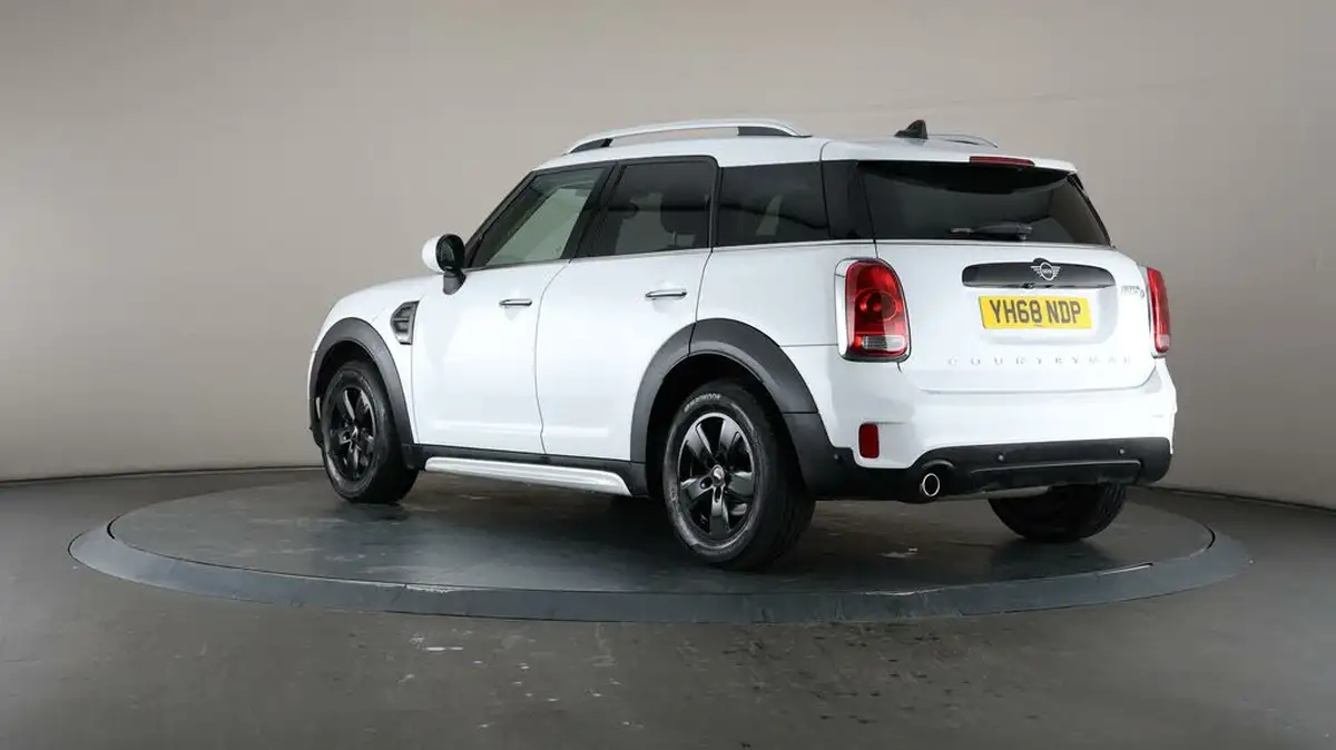 2019-mini-countryman-20td-cooper-d-classic-auto-big-66