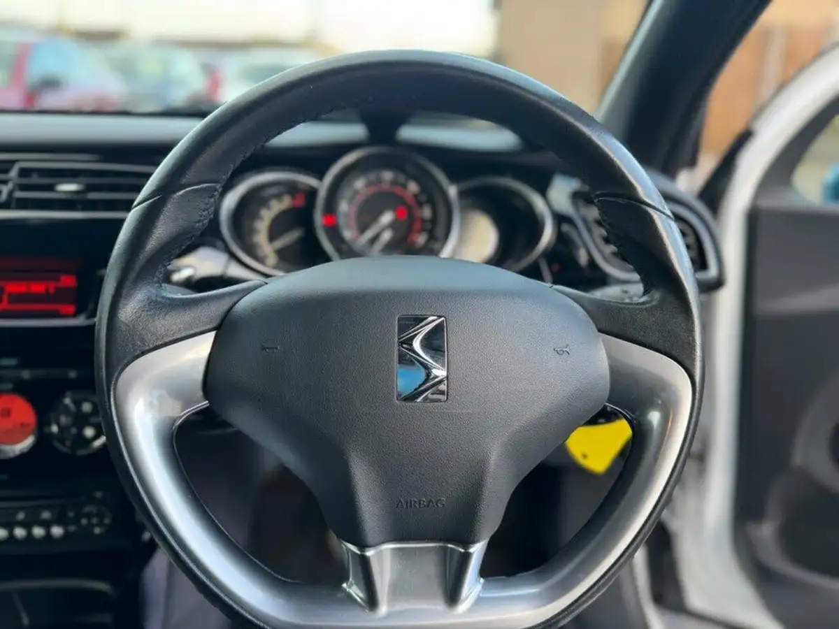 2015-citroen-ds3-12-dstyle-plus-big-10