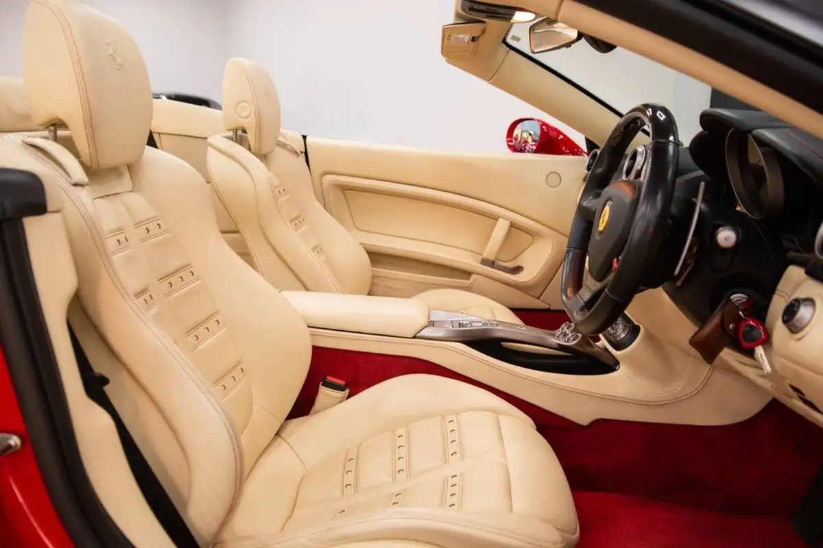 2012-ferrari-california-43-big-31