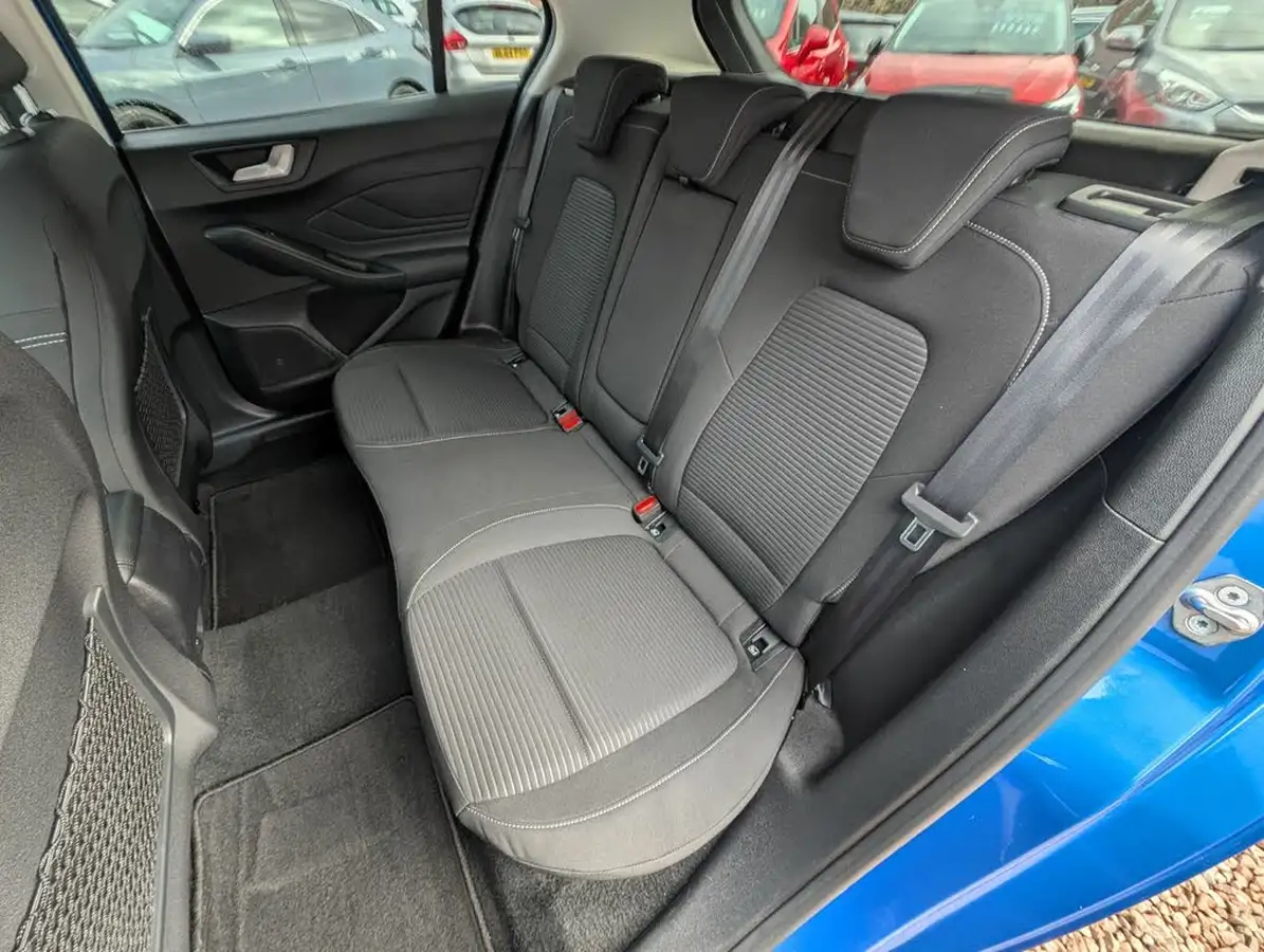 2019-ford-focus-10t-titanium-hatchback-big-11