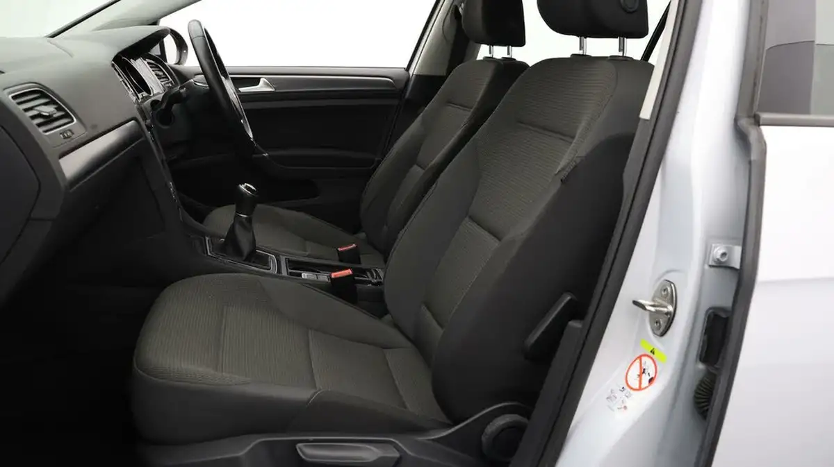2019-volkswagen-golf-15-tsi-se-130ps-ss-hatchback-5d-big-13