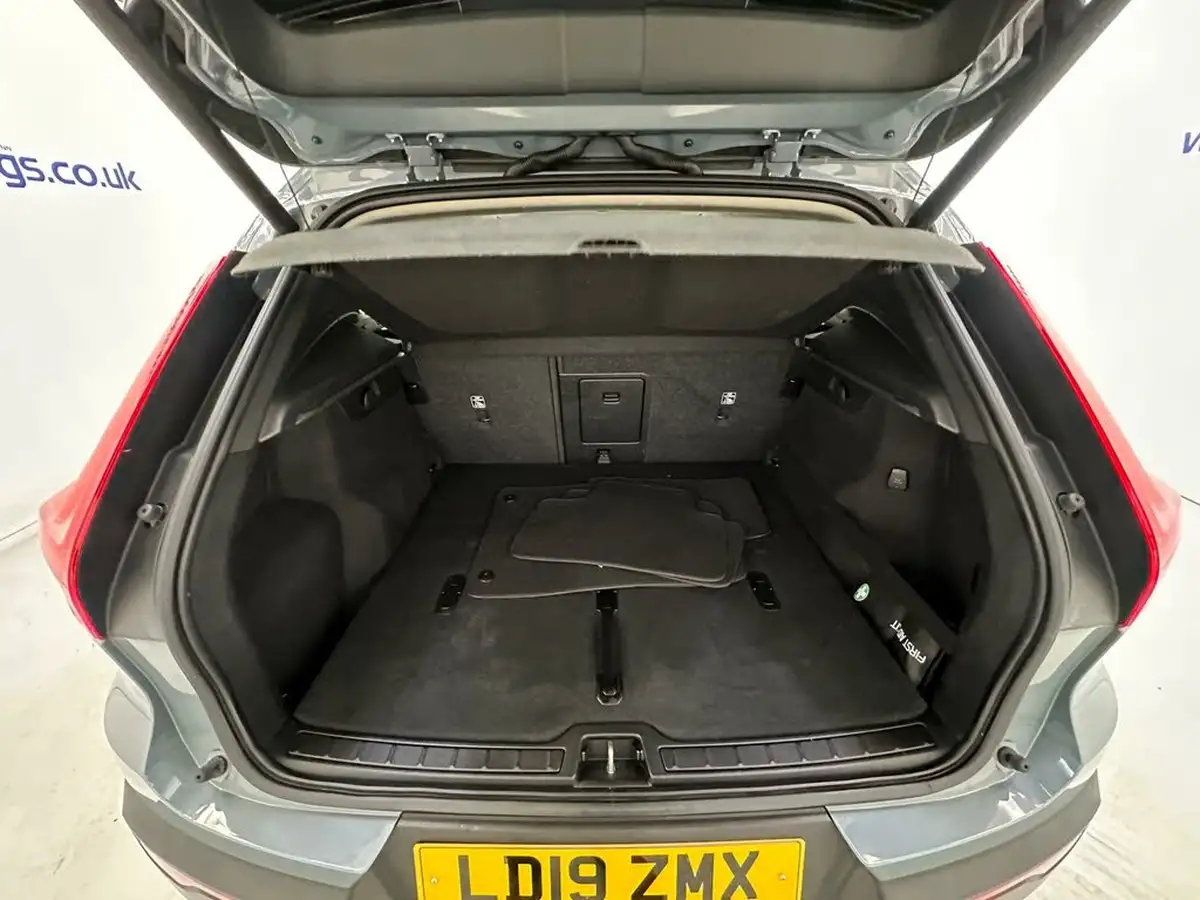 2019-volvo-xc40-20td-d3-momentum-big-22