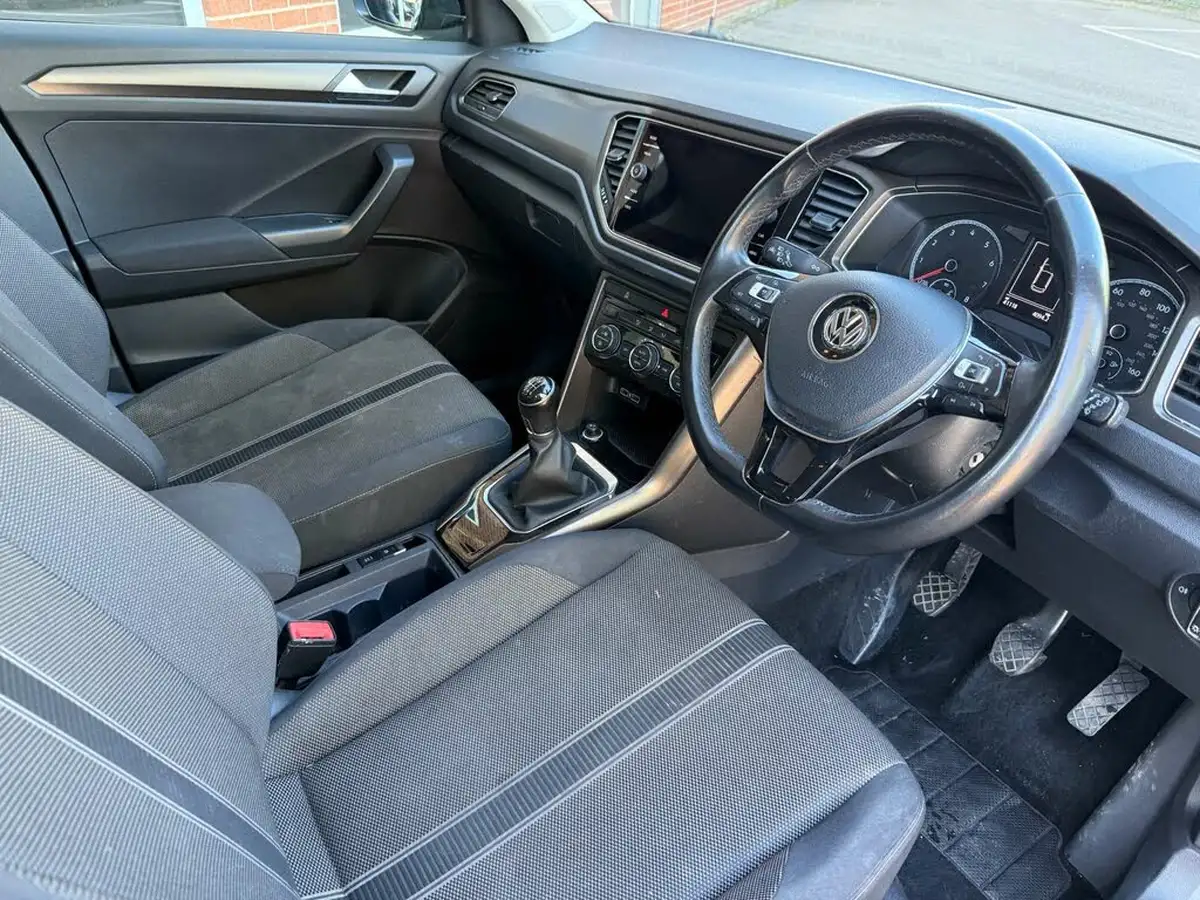 2018-volkswagen-t-roc-10-tsi-se-big-9