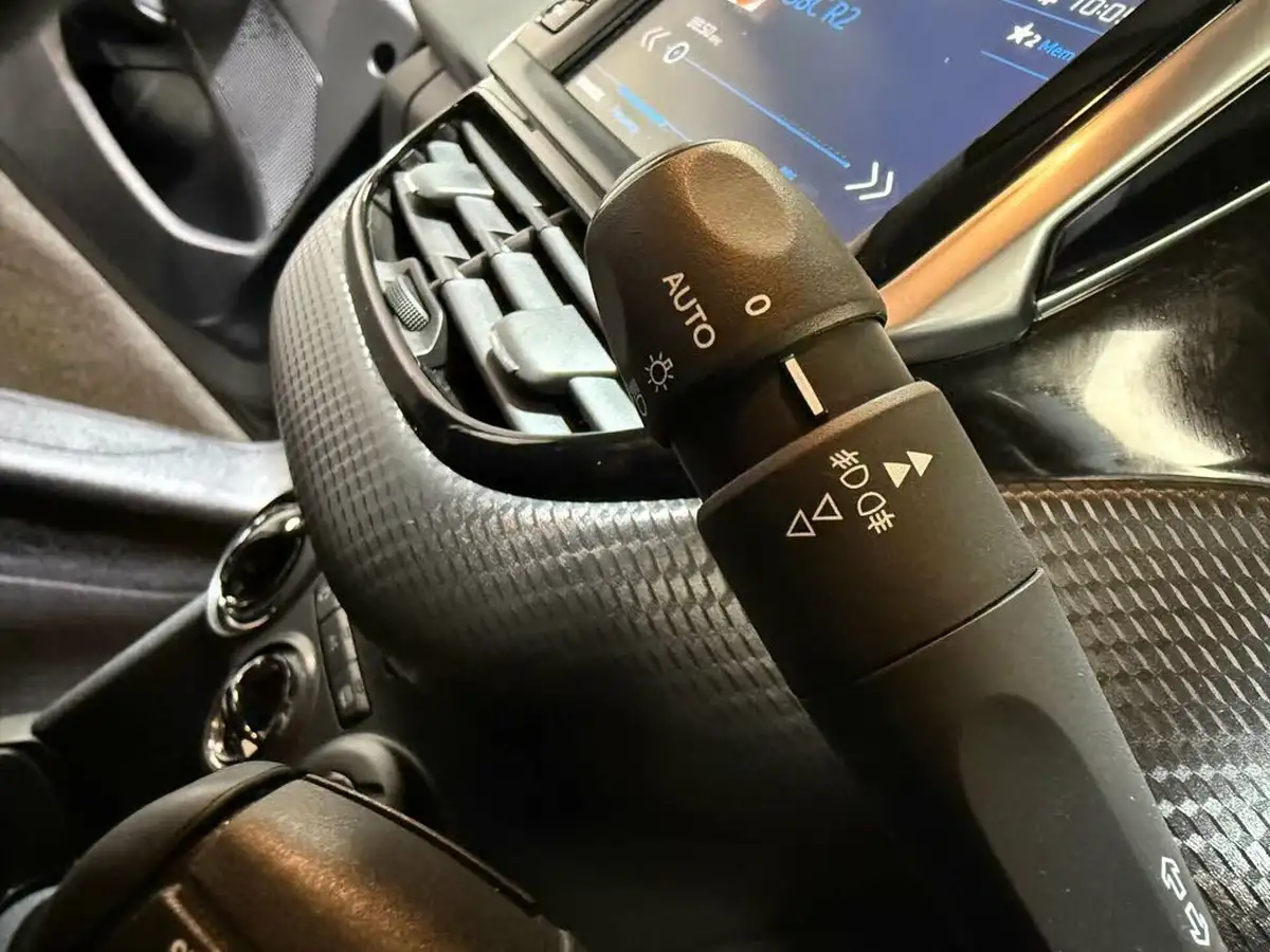 2017-peugeot-208-12-puretech-allure-110bhp-ss-5d-eat6-big-23
